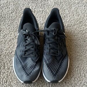 Men’s Nike Black and White Athletic Shoes Lightweight Performance